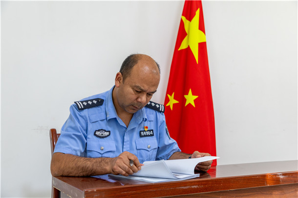阿力木江·米吉提:十七载如一日,扎根基层解民忧 (2) 阿力木江·米吉提:十七载如一日,扎根基层解民忧 (2)