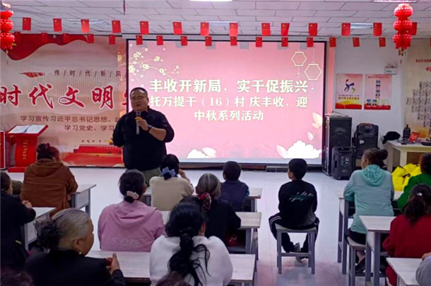 苏盖提乡托万提干村开展庆丰收、迎中秋系列文体惠民活动。
