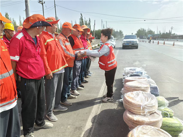 慰问组在阿图什公路事业发展中心走访慰问 慰问组在阿图什公路事业发展中心走访慰问
