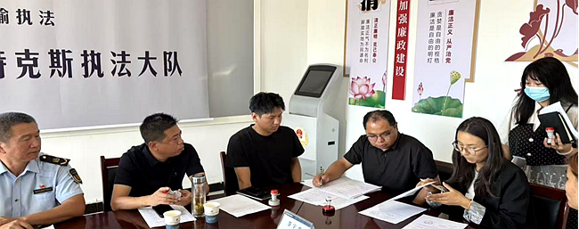 各参会企业现场签订专项整治承诺书 各参会企业现场签订专项整治承诺书